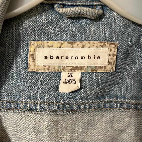 Abercrombie & Fitch Girl’s Denim Jacket 🧥 - Picture 6 of 9